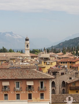 civilní svatební obřad na Lago di Garda v Torri del Benaco